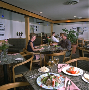 Coast Plaza Hotel & Suites 04.[1]